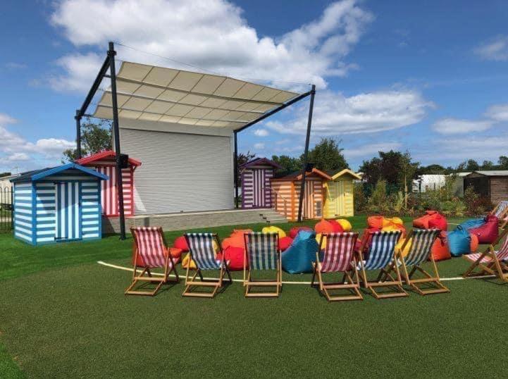 Golden Sands Beach Activities Sea Holiday Relax Mablethorpe Extérieur photo