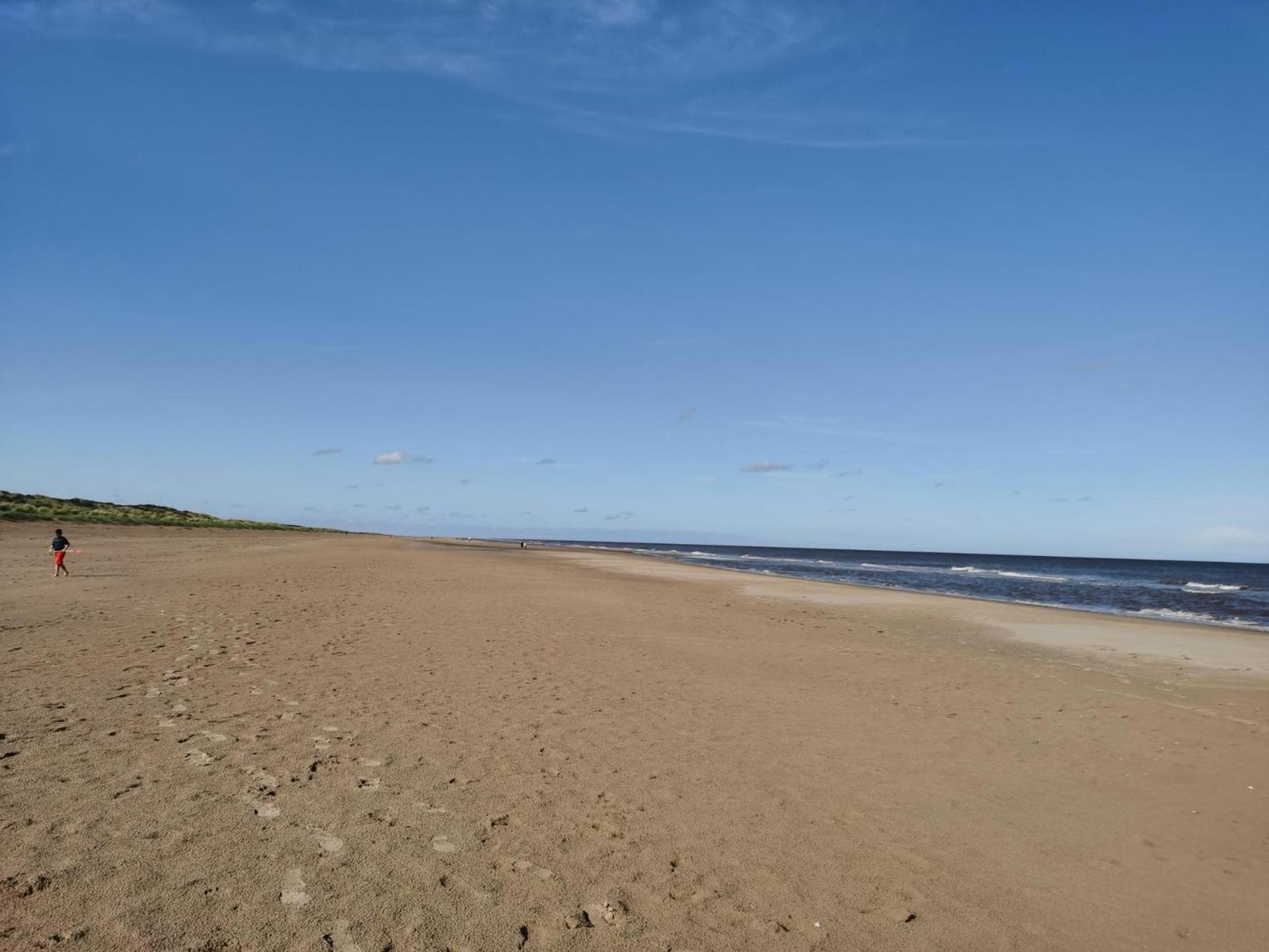 Golden Sands Beach Activities Sea Holiday Relax Mablethorpe Extérieur photo